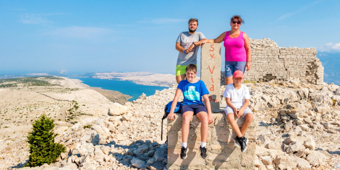 header-act-single-hiking