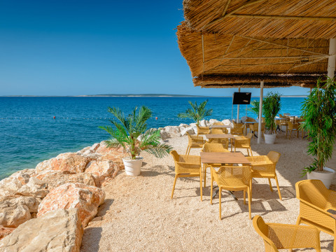 activities-restoran-beach-bar-harpoon
